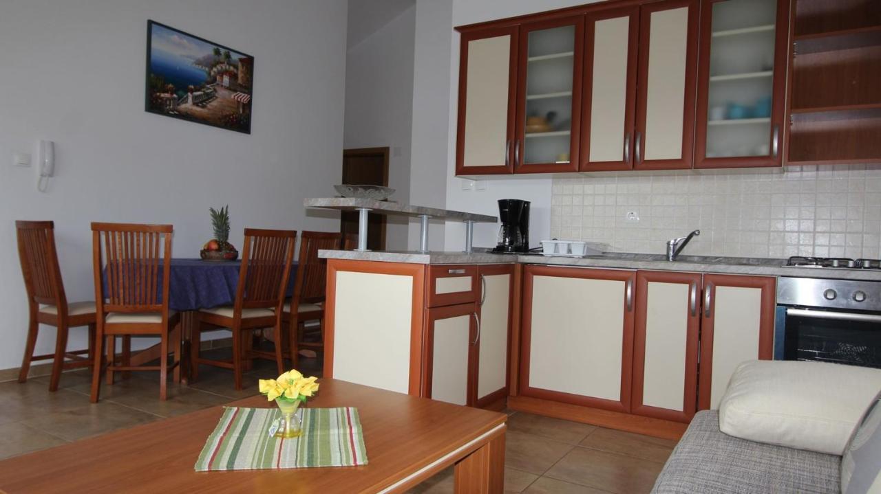 Apartments Vabec Malinska Bagian luar foto