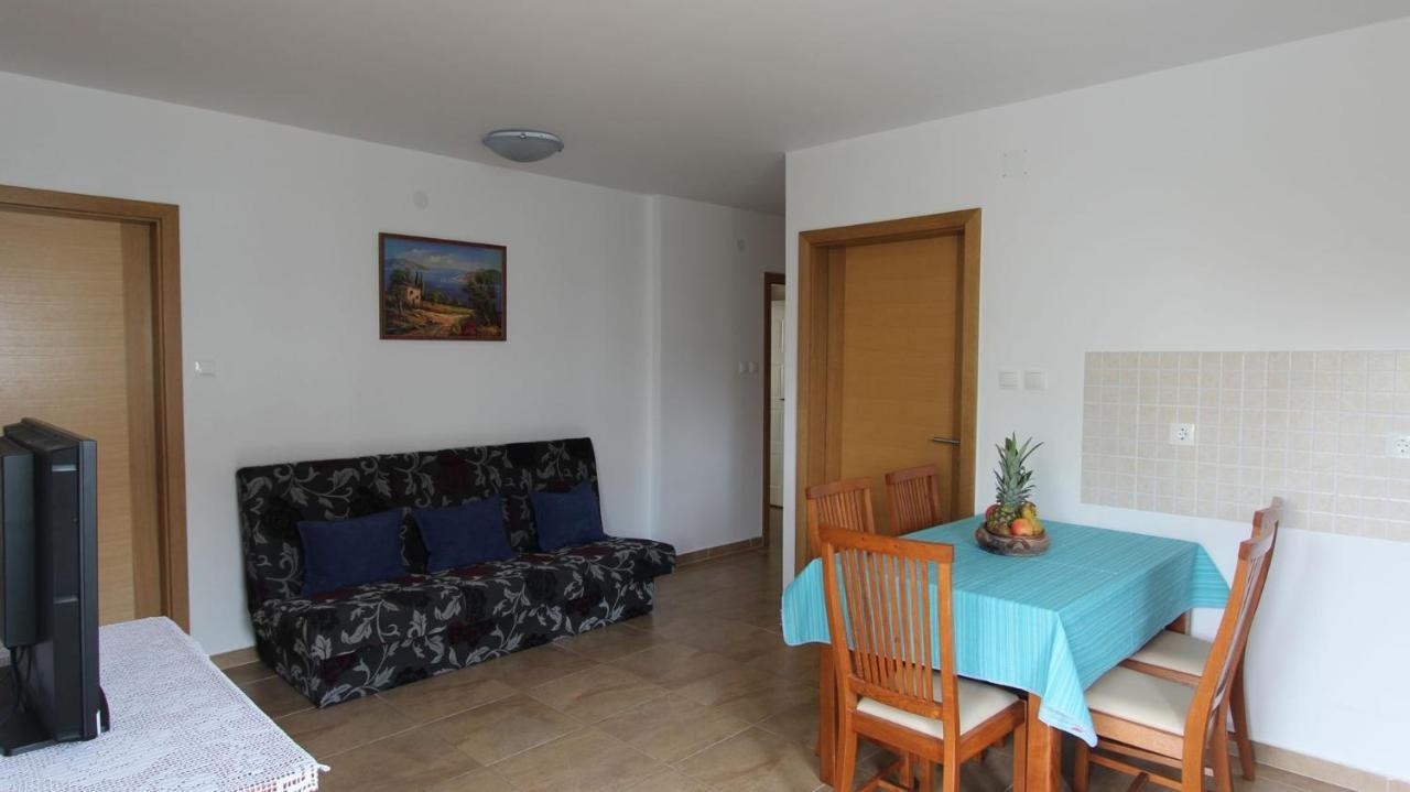 Apartments Vabec Malinska Bagian luar foto