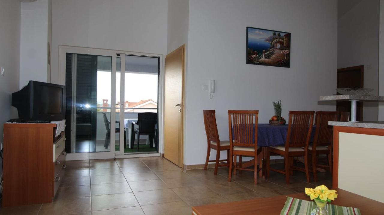 Apartments Vabec Malinska Bagian luar foto