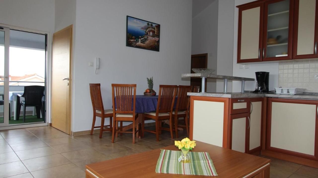 Apartments Vabec Malinska Bagian luar foto