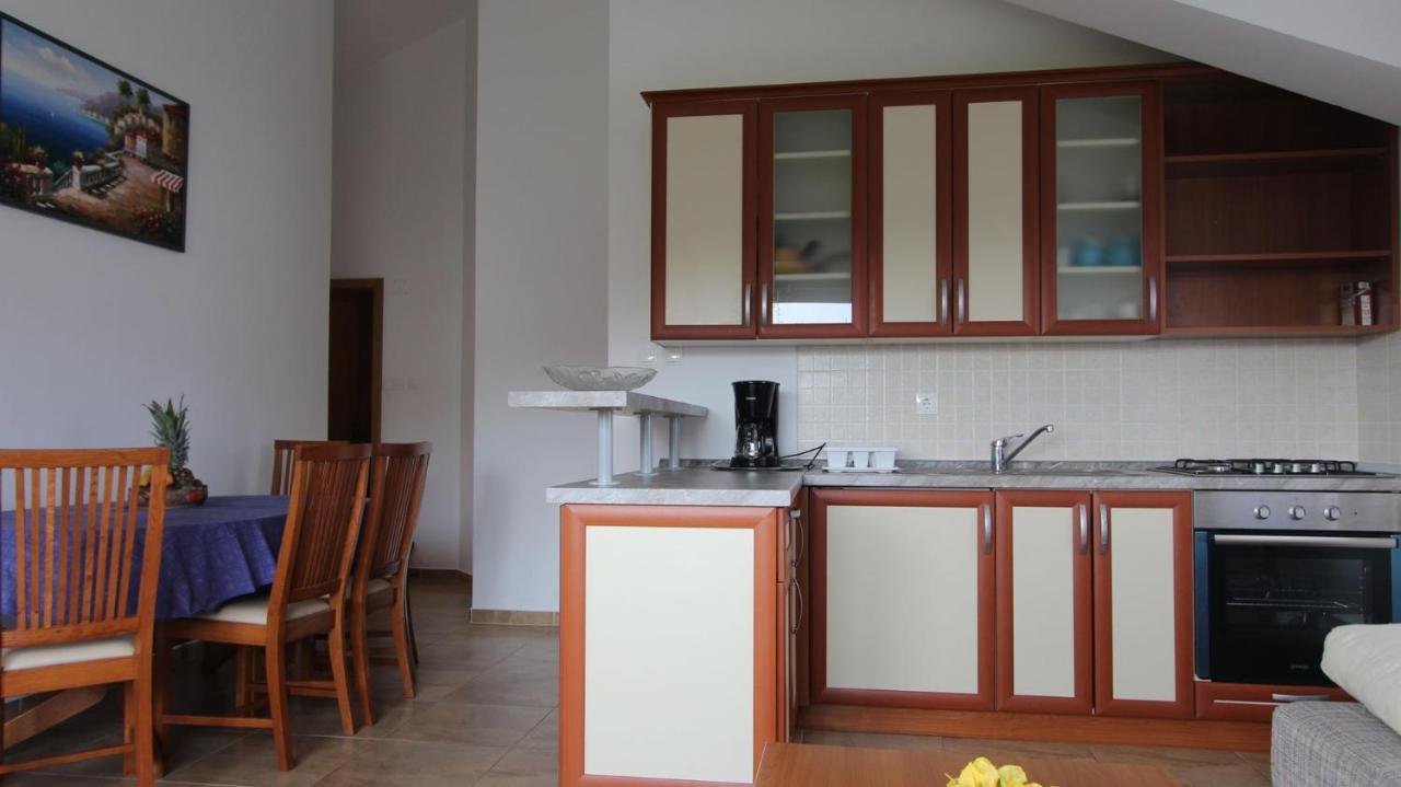 Apartments Vabec Malinska Bagian luar foto