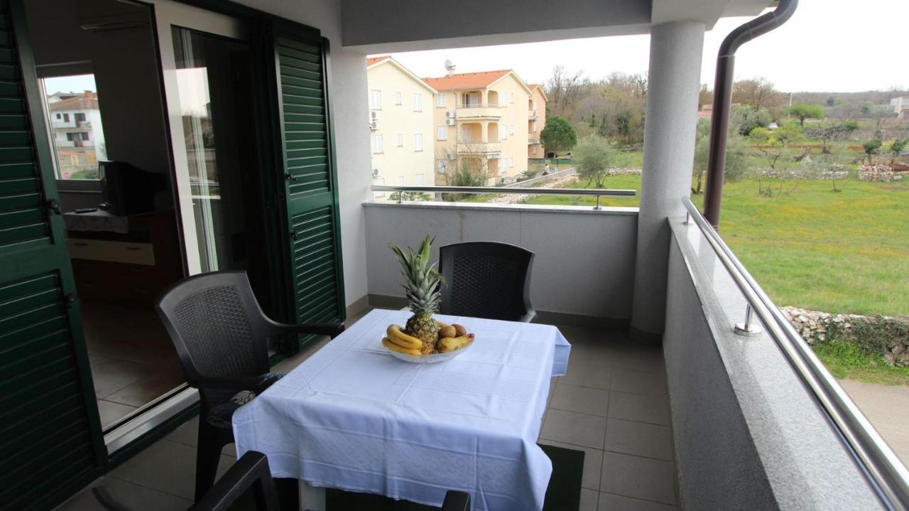 Apartments Vabec Malinska Bagian luar foto
