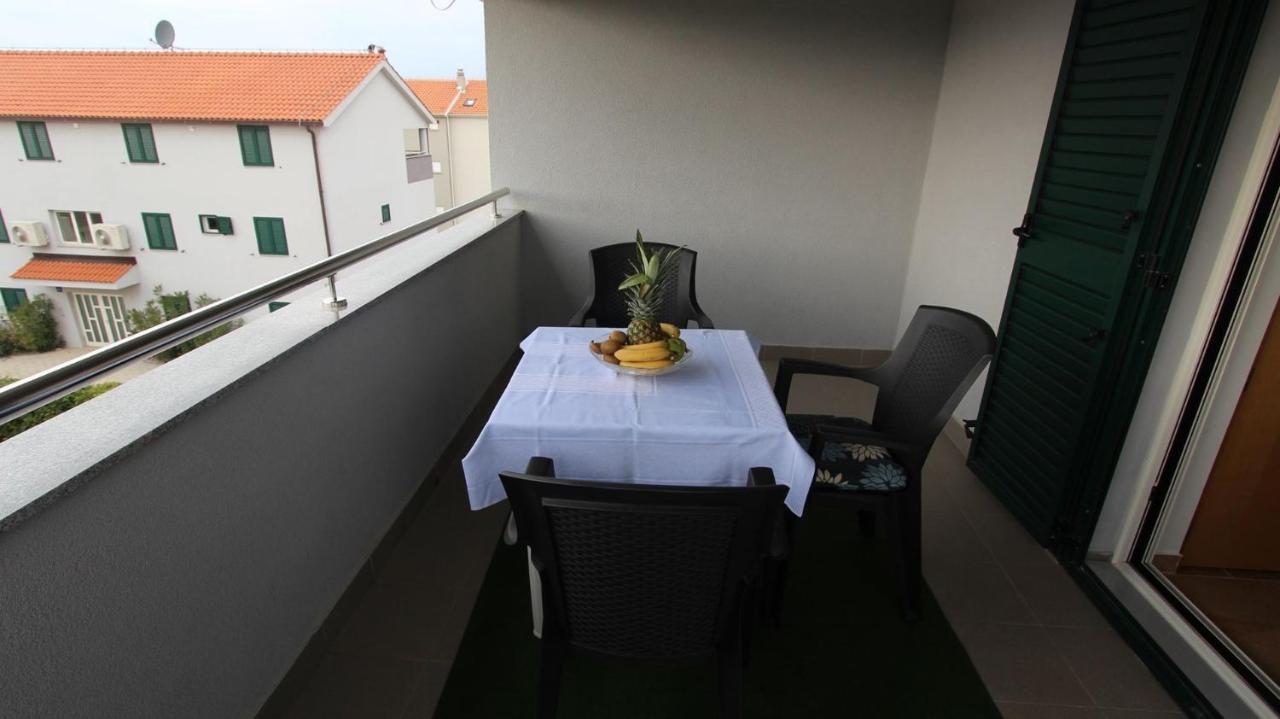 Apartments Vabec Malinska Bagian luar foto